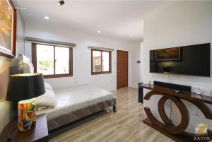 TV a/nebo společenská místnost v ubytování Kara s resort