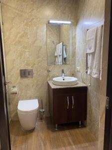 Φωτογραφία από το άλμπουμ του Spacious 1-Bedroom Apartment in the Center σε Yerevan