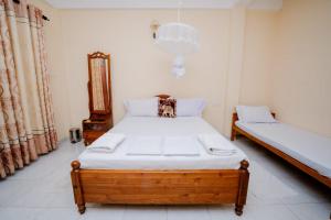 Postel nebo postele na pokoji v ubytování Suwani Pinnawala Homestay