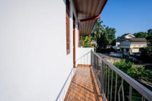 Balkón nebo terasa v ubytování Suwani Pinnawala Homestay