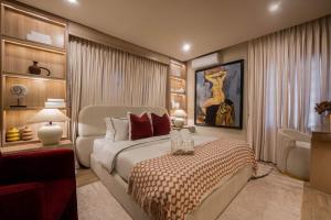 Imagen de la galería de Libertini Apartments - Lovely 2 Bedroom With Pool and PS5 - Lekki, en Lagos