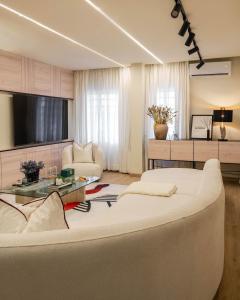 Imagen de la galería de Libertini Apartments - Lovely 2 Bedroom With Pool and PS5 - Lekki, en Lagos