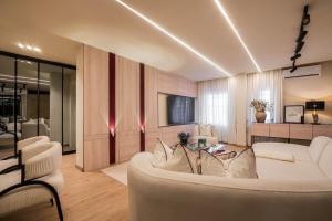Imagen de la galería de Libertini Apartments - Lovely 2 Bedroom With Pool and PS5 - Lekki, en Lagos