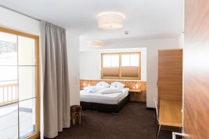 a hotel room with a bed and a window at A Casa Residenz in Sölden