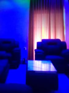 Deep Diamonds hotel and suites的休息区