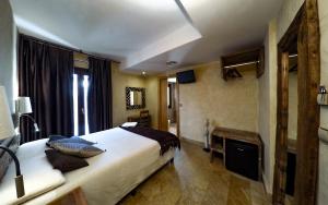 Łóżko lub łóżka w pokoju w obiekcie Room Tarifa