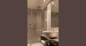 Hotel Désirée - Garda Lake Collection的一间浴室