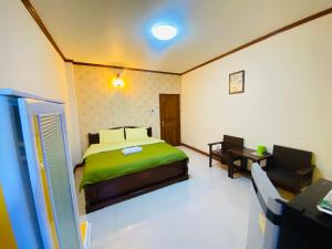 Gallery image of Rak Ban Kerd House in Ko Si Chang