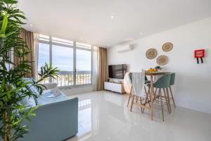 Gallery image of Luxury 1 min Beach with Sea View, Wifi, AC, SmartTV in Praia da Rocha +28 photos