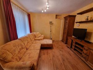 TV a/nebo společenská místnost v ubytování Wunderschöne Ferienwohnung in Thüringen
