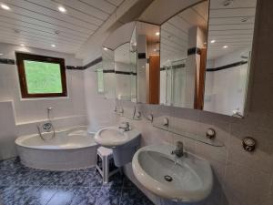 Koupelna v ubytování Wunderschöne Ferienwohnung in Thüringen + 14 fotografií
