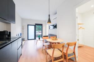 a kitchen and dining room with a table and chairs at Apartamento Posidonia in Canfranc-Estación +4 photos