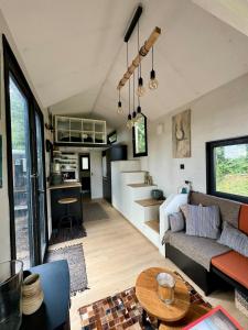 Dapur atau dapur kecil di Tiny House Malou
