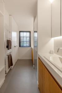 a white kitchen with a sink and a counter at Oase d'Itegem - Wellness & Luxe in Heist-op-den-Berg