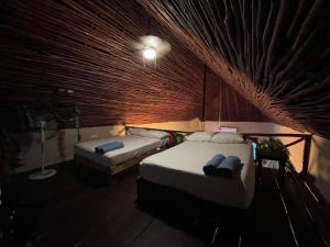 Una cama o camas en una habitación de Treehouse Loft in Prime Location