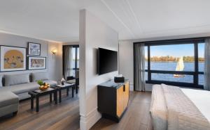 TV a/nebo společenská místnost v ubytování Mövenpick MS Sunray