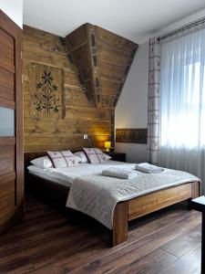 Posteľ alebo postele v izbe v ubytovaní Willa Pod Reglami Małe Ciche Sauna & Jacuzzi