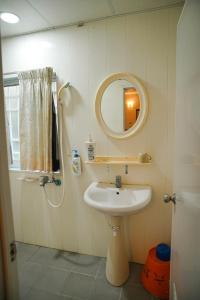 A bathroom at Liu Fu Shan Zhuang Még 37 kép