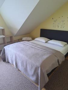 Posteľ alebo postele v izbe v ubytovaní Apartman EMA