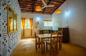 a kitchen with a table and chairs in a room at Luxury 4bhk Villa with Swimming Pool Near Calangute & Baga in Nagoa-Bardez