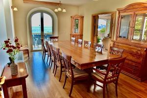 Fotografia z galérie ubytovania Luxury Seaside Villa with a classic Mediterranean Olive Garden, a fully equipped Professional Kitchen, Pool, Sauna, Padle Boards and Canoe - Miolin Beach House v Trogiri + 37 fotografií