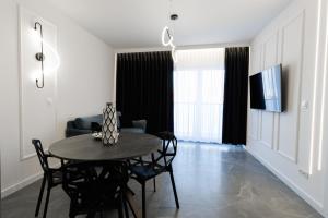 a dining room with a table and chairs in a room at In&cognito Apartments Głogów with Parking and WiFi in Głogów