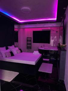 Ένα ή περισσότερα κρεβάτια σε δωμάτιο στο Relax Regim Apartament