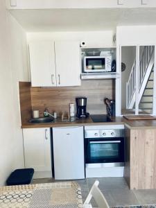Dapur atau dapur kecil di Bella vista ,accès direct plage, front de mer, vue mer panoramique