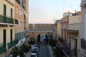 an alley way in a city with a bridge at Le Palme - Holiday Home in Brindisi