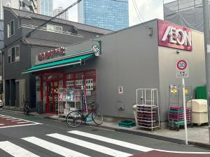 Supermarket nebo jiné obchody v  apartmánu nebo okolí