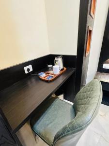 Posezení v ubytování Hotel Sky Suite-Sahar Cargo And Intl Airport
