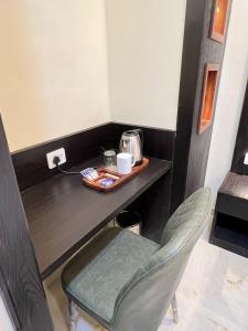 Posezení v ubytování Hotel Sky Suite-Sahar Cargo And Intl Airport + 17 fotografií