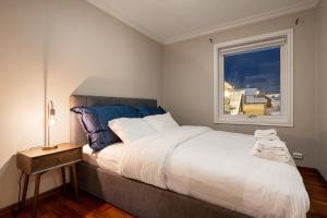 En eller flere senger på et rom på ARCTIC HOMES - Villa Borealis