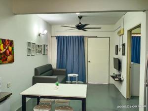 Posezení v ubytování Cozy Homestay#5 single bed#Batu Kawan Penang