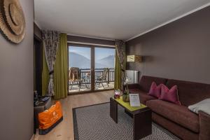 Nespecifikovaný výhled na hory nebo výhled na hory při pohledu z hotelu