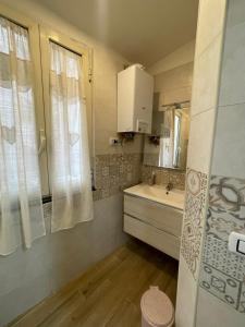 a bathroom with a sink and a mirror and a tub at Appartamento Beatrice in Castellammare di Stabia +21 photos