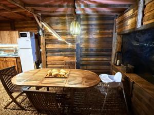 Kuchnia lub aneks kuchenny w obiekcie Glamping Finca el Olivo