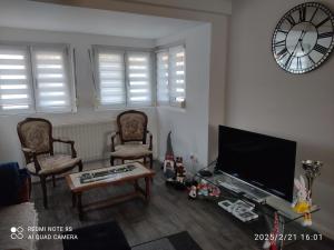 Μια τηλεόραση ή/και κέντρο ψυχαγωγίας στο Au Bon Vieux Port Maison de vacances Alsacienne à 10 mn de Ribeauvillé, 20 mn d'Europapark