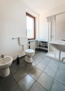 a bathroom with a toilet and a sink at Casale Center in Casale Monferrato