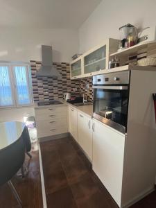 Cuina o zona de cuina de Apartmani Sirius