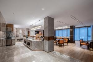 朗居酒店(海口国贸中心友谊阳光城店)廚房或簡易廚房