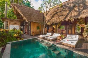 Bazén v ubytování Fivelements Retreat Bali nebo v jeho okolí