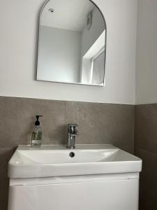 Galeriebild der Unterkunft Luxury apartment close to beach in Bournemouth + 30 Fotos