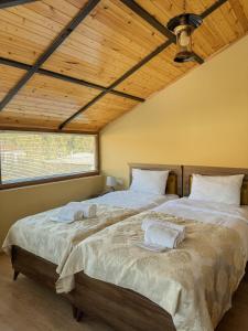 Postel nebo postele na pokoji v ubytování Lileo Kutaisi - Hotel&Winery