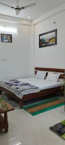 a bedroom with a bed in a room at Sthanvi Homestey in Ujjain