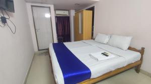 Hotel Tri-Star Regency客房内的一张或多张床位