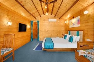 Letto o letti in una camera di Parisa beach resort Tarkarli Bhogwe