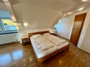 Postel nebo postele na pokoji v ubytování Dein 4-Zimmer Zuhause in Hürth bei Köln