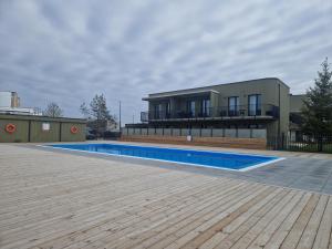 Bazén v ubytování Apartamentai Morning DEW - Takas į jūrą 2 nebo v jeho okolí