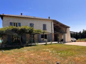 Gallery image of Maison 180 m2 piscine chauffée in Monstéroux-Milieu